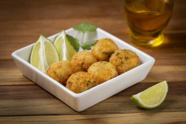 Morina köftesi. Geleneksel brasilian yemeği. Bunuelos de bacalao.