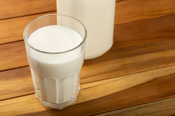 Glas Milch Auf Dem Holztisch — Stockfoto
