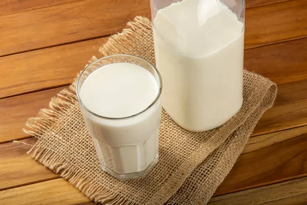 Glas Mjölk Tabellen Trä — Stockfoto