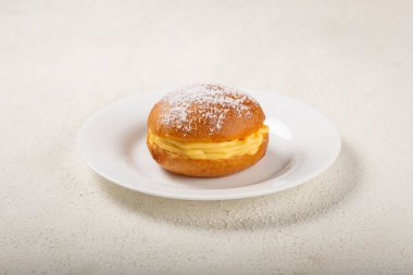 Berlin topları. Kremayla doldurulmuş ekmek..