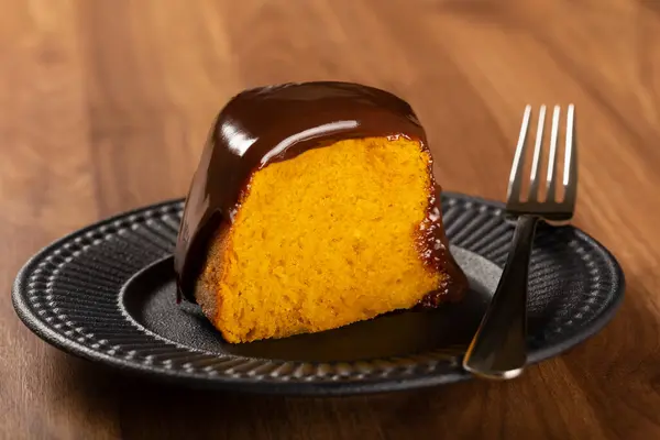 Karottenkuchen Mit Schokoladenglasur Brasilianischer Kuchen — Stockfoto