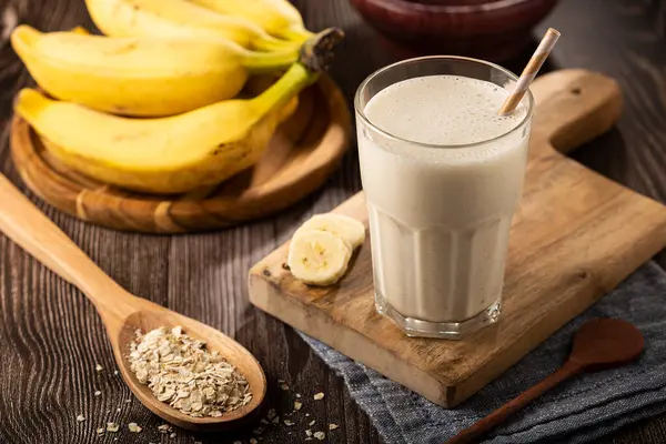 Banansmoothie Med Mjölk Banan Och Havregryn — Stockfoto