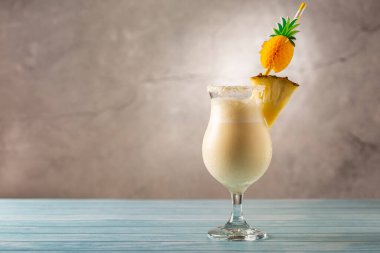 Lezzetli Donmuş Pina Colada Kokteyli.