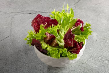 Sağlıklı taze salata karışımı. Yaprak salatası.