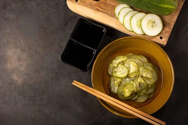 Sunomono Teller Mit Japanischem Gurkensalat — Stockfoto