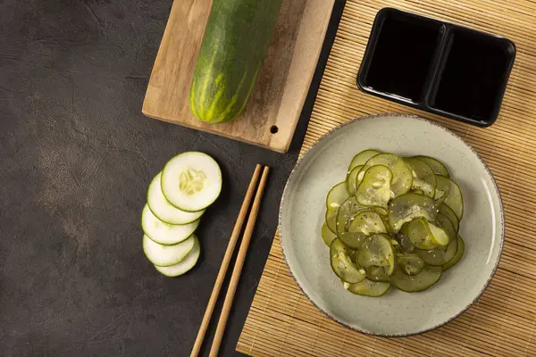 Sunomono Teller Mit Japanischem Gurkensalat — Stockfoto