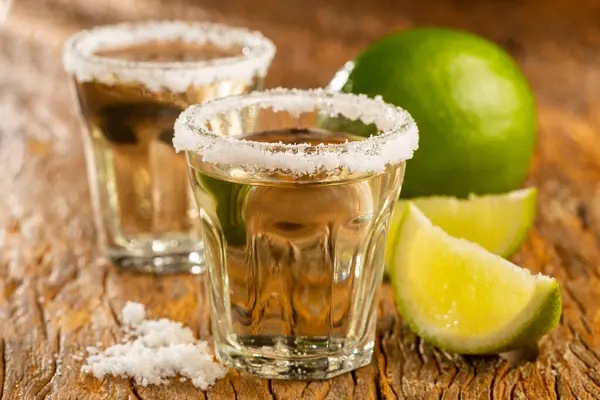 Tequila Mit Limette Und Salz — Stockfoto
