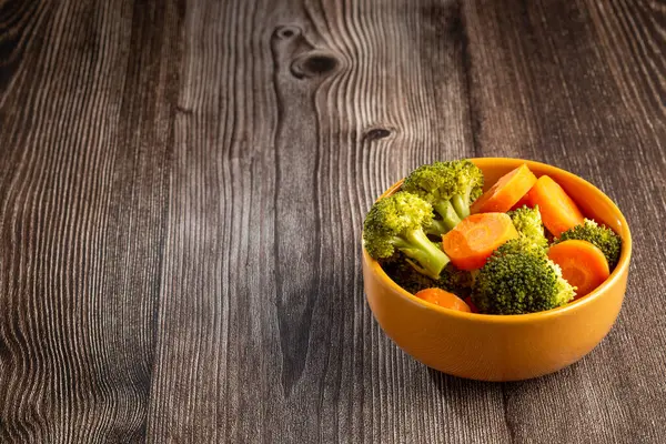 Bowl Broccoli Carrot Salad — Stock Photo, Image