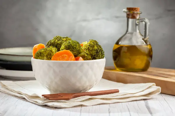 Cuenco Con Brócoli Ensalada Zanahoria —  Fotos de Stock