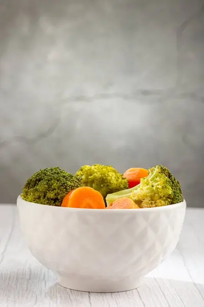 Skål Med Broccoli Och Morotssallad — Stockfoto