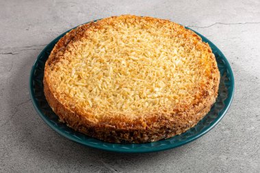 Masada nefis bir manyok keki var..