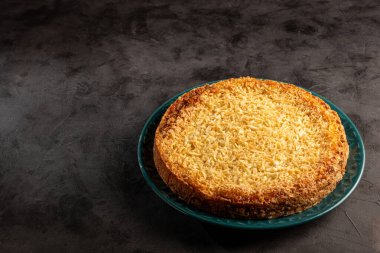 Masada nefis bir manyok keki var..