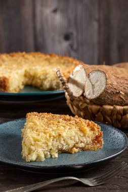 Masada nefis bir manyok keki var..