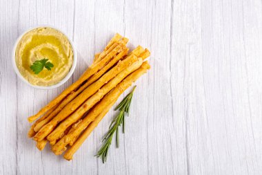 Nohut humuslu ev yapımı Grissini..