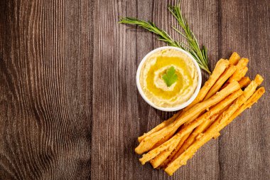 Nohut humuslu ev yapımı Grissini..