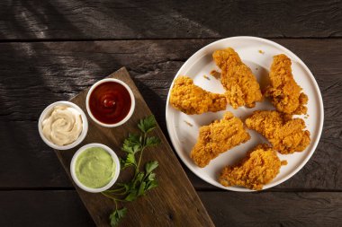 Soslu kızarmış tavuk..