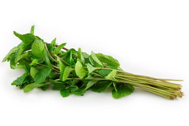 beyaz arkaplanda izole edilmiş nane.