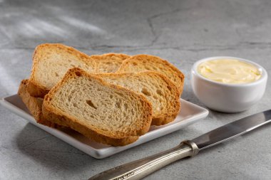 Tereyağlı sağlıklı bir tost..