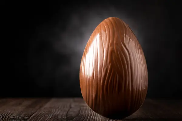 Chocolate Easter Egg Dark Background — Stock Photo, Image