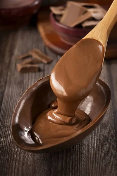 Ovo Páscoa Chocolate Cheio Ganache Chocolate — Fotografia de Stock