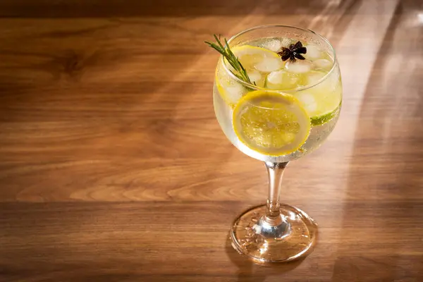 Gin Tonic Garnished Lemon Rosemary — Stock Photo, Image
