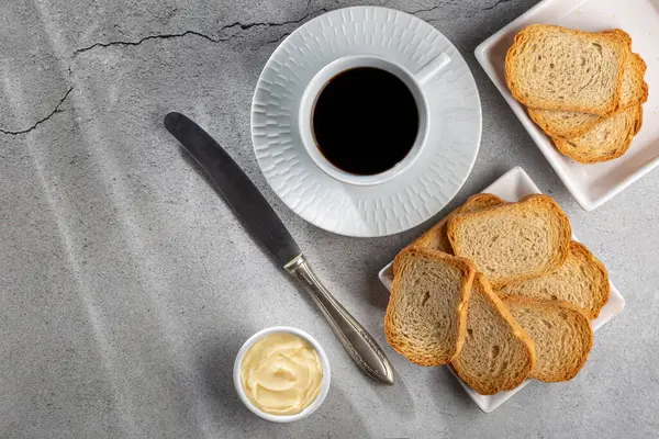 Tereyağlı ve kahveli sağlıklı bir tost..