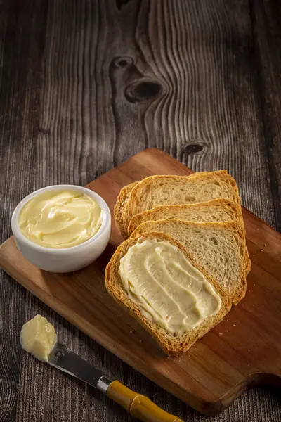健康的全麦吐司加黄油 — 图库照片