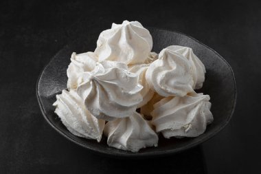 Masada lezzetli kurabiyeler var..