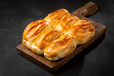 Masada İsviçre ekmeği var..