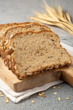 Masadaki ekmeğin tamamı..