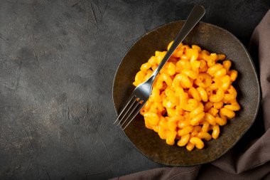 Makarna ve peynir, tipik Amerikan yemeği..