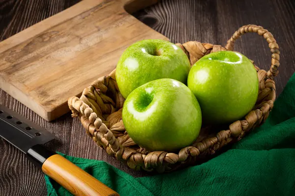 Zelená Jablka Stole — Stock fotografie