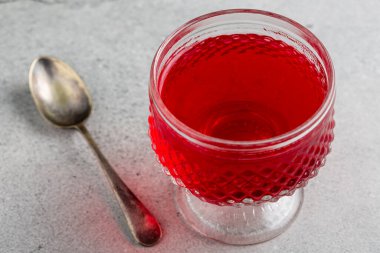 Cam kasede meyveli jelatin..