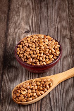 Masada çiğ karioka fasulyesi var..