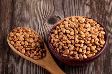 Masada çiğ karioka fasulyesi var..