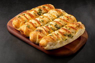 Parmesan peynirli ev yapımı ekmek..