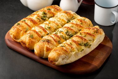 Parmesan peynirli ev yapımı ekmek..
