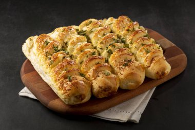 Parmesan peynirli ev yapımı ekmek..