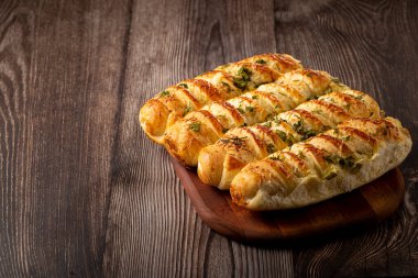 Parmesan peynirli ev yapımı ekmek..