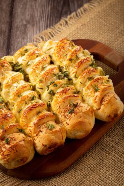 Parmesan peynirli ev yapımı ekmek..