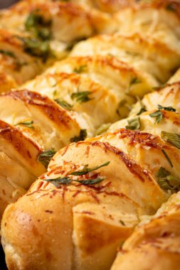 Parmesan peynirli ev yapımı ekmek..