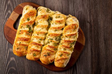 Parmesan peynirli ev yapımı ekmek..