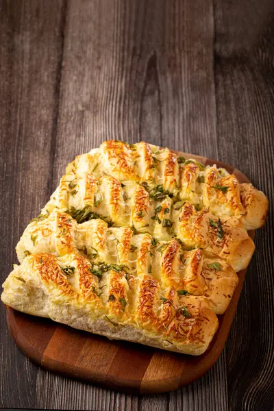 Parmesan peynirli ev yapımı ekmek..