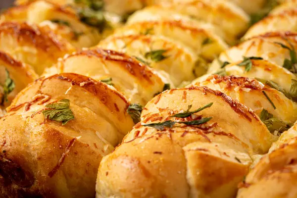 Parmesan peynirli ev yapımı ekmek..