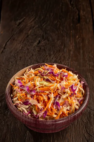 Krautsalat Mit Weißkohl Rotkohl Und Möhrenscheiben — Stockfoto