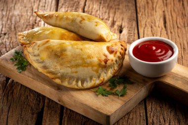 Lezzetli baharatlı et böreği. Arjantin böreği.