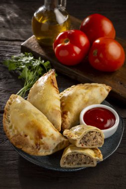 Lezzetli baharatlı et böreği. Arjantin böreği.