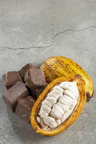 Kakao Kousky Čokolády Stole — Stock fotografie