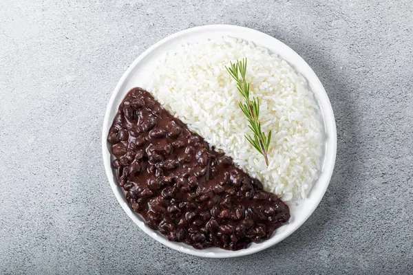 黒豆と米料理 — ストック写真
