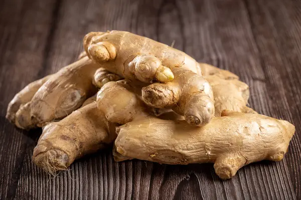 Organic Fresh Ginger Root Table — Stock Photo, Image